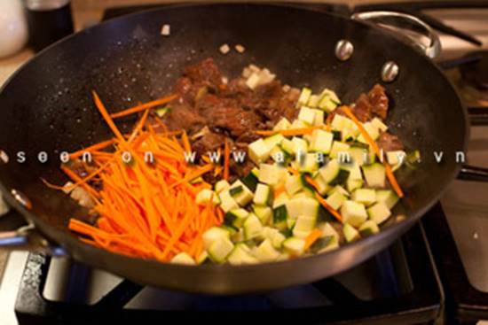 Cách làm món bò xào rau củ kiểu Hàn Quốc ngon lạ thật hấp dẫn đổi vị cho cả nhà phần 7