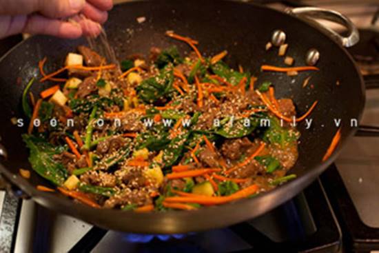 Cách làm món bò xào rau củ kiểu Hàn Quốc ngon lạ thật hấp dẫn đổi vị cho cả nhà phần 9