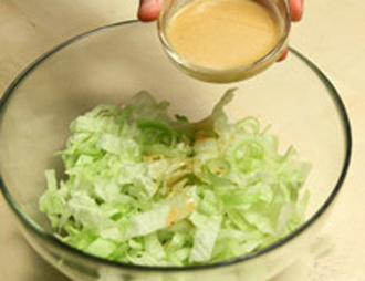 Cách làm món salad cần tây ớt chuông giản đơn thơm ngon giúp giảm cân hiệu quả phần 9