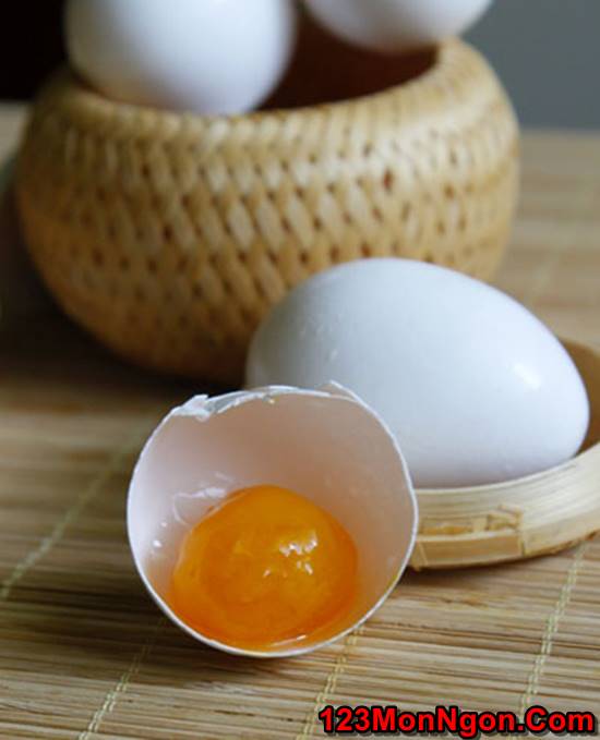 Cách làm trứng vịt muối thơm ngon béo ngậy bổ dưỡng