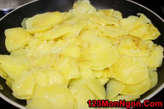 Cách làm món trứng chiên khoai tây thơm ngon bổ dưỡng cho bữa tối phần 3
