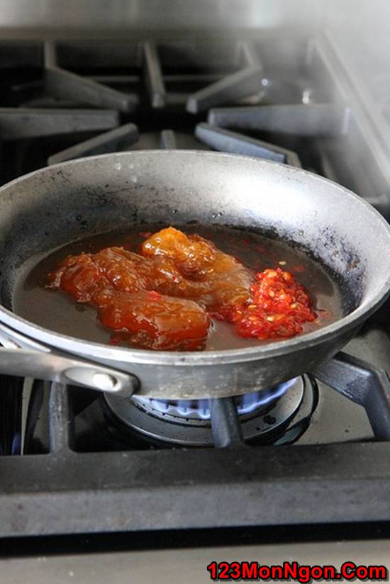 Cách làm món tôm chiên sốt chua ngọt nóng hổi lôi cuốn cho bữa ăn ngon ngày 8/3 phần 3