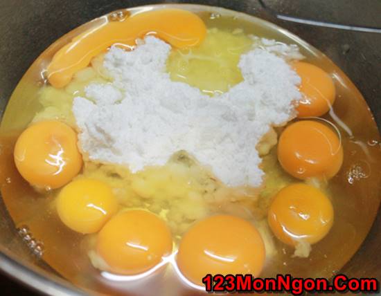 Cách làm bánh bông lan trứng muối đẹp mắt quá ngon không kém ngoài hàng phần 4