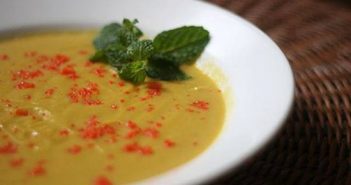 Cách làm món súp bí đỏ cá hồi trứng cua thơm ngon bổ dưỡng cực đơn giản dành cho các bé