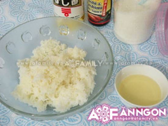 Cách làm món cơm cuộn trứng với thanh cua thơm ngon đổi vị cho bữa ăn đầu tuần phần 10