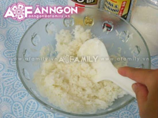 Cách làm món cơm cuộn trứng với thanh cua thơm ngon đổi vị cho bữa ăn đầu tuần phần 11