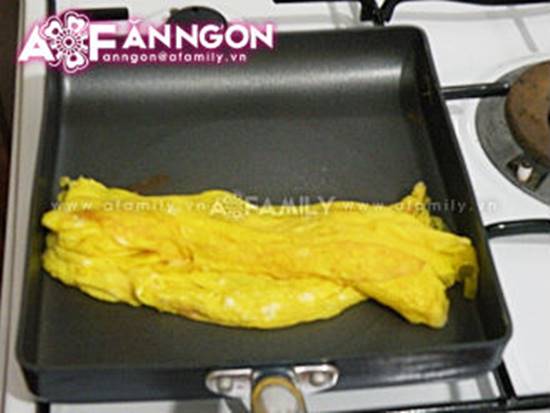 Cách làm món cơm cuộn trứng với thanh cua thơm ngon đổi vị cho bữa ăn đầu tuần phần 6
