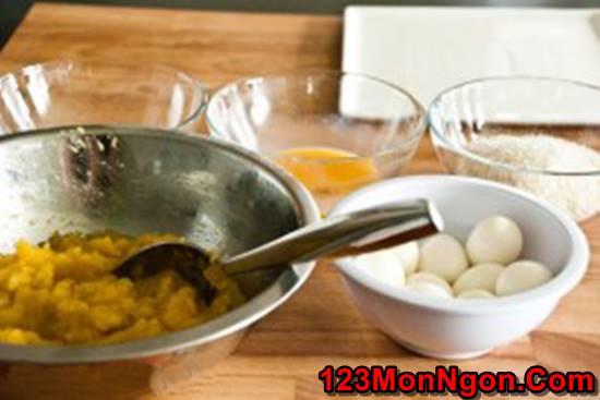 Cách làm món trứng cút bọc bí đỏ chiên giòn thơm bùi cực ngon nhâm nhi ngày cuối tuần phần 4