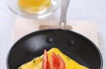 Cách làm trứng tráng cuộn rau diếp đơn giản thơm ngon cho bữa sáng nhanh gọn đủ chất