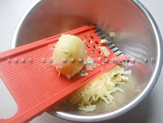 Cách làm món khoai tây nhân thịt nướng thơm ngon dẻo bùi cho các bé phần 4