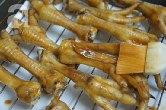 Cách làm món chân gà nướng mật ong giòn ngon thơm lừng nhâm nhi ngày Tết phần 10