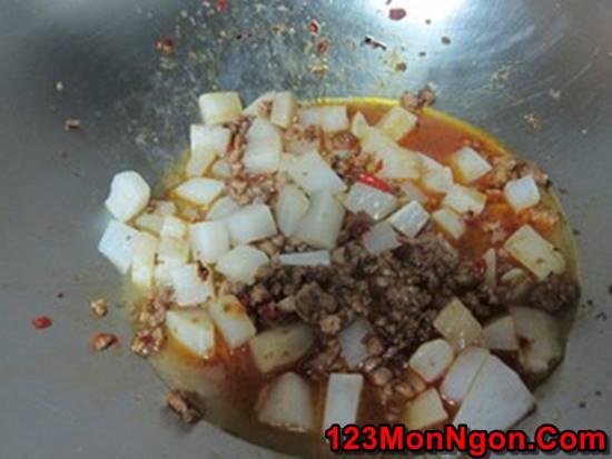 Cách làm món củ cải xào thịt băm đơn giản đậm đà ngon cơm phần 9