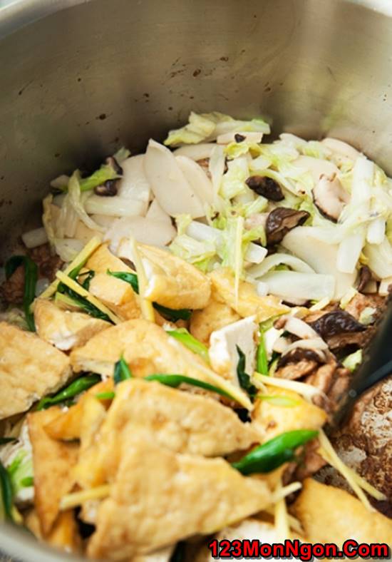 Cách làm món đậu xào nấm thịt đơn giản thơm ngon cho ngày giá rét phần 6