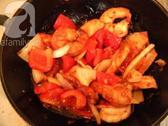 Cách làm món hải sản xào chua ngọt thơm ngon đơn giản cho bữa cơm tối phần 8