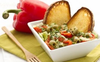 Cách làm món salad cần tây ớt chuông đơn giản thơm ngon giúp giảm cân hiệu quả