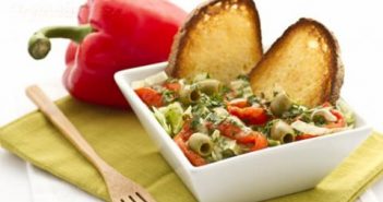 Cách làm món salad cần tây ớt chuông đơn giản thơm ngon giúp giảm cân hiệu quả