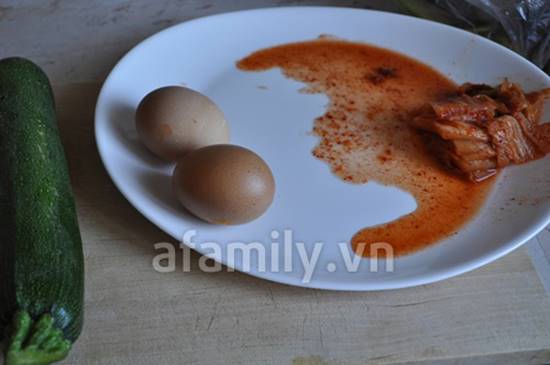 Cách làm món trứng tráng kim chi mới lạ thơm ngon ăn là ghiền phần 2