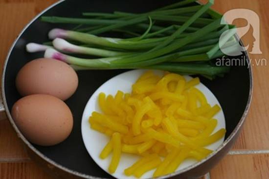 Cách làm món nui chiên trứng thơm ngon lạ miệng đổi vị cho bữa sáng phần 2