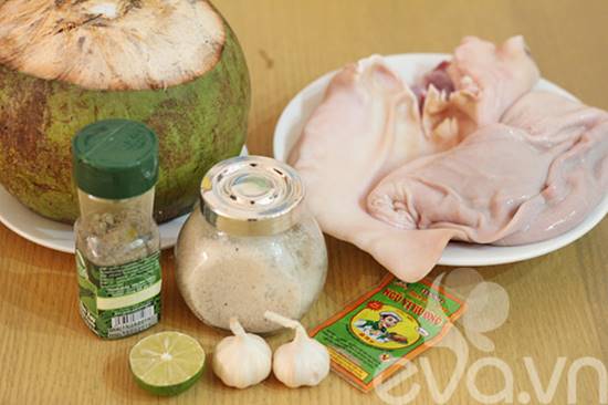 Cách làm món tai và dạ dày heo om nước dừa thơm giòn cực ngon miệng phần 1