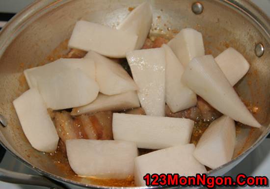 Cách làm món thịt lợn kho củ cải đậm đà thơm ngon đưa cơm ngày mưa phần 4